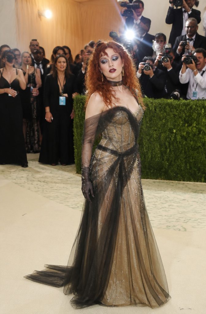 Chappell Roan on the red carpet with fans and media reacting to her gown.