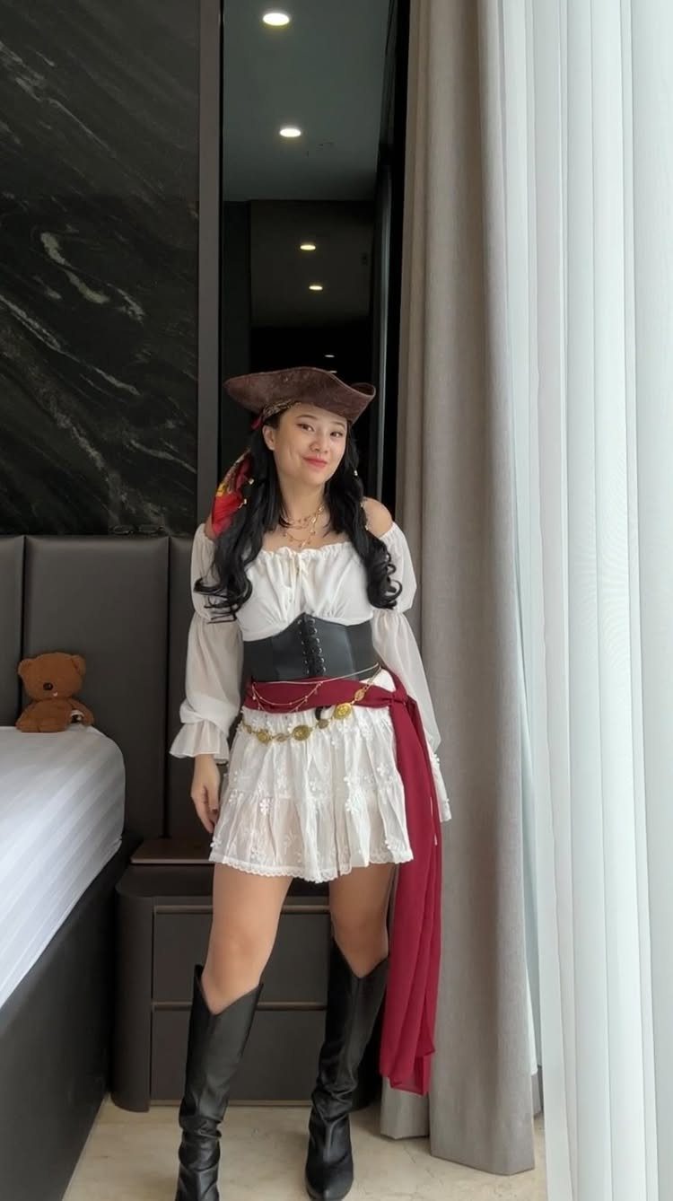 Womens Pirate Dress Styles: 8 Looks from Classic to Bold 7 Woman in a white pirate dress with black corset and tricorne hat.